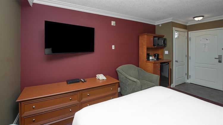 Lakeview Inn & Suites Edson Arpt West Room