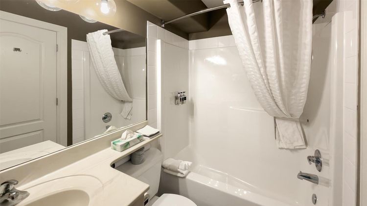 Lakeview Inn & Suites Edson Arpt West Room