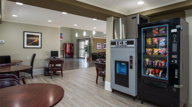Lakeview Inn & Suites Edson Arpt West Lobby