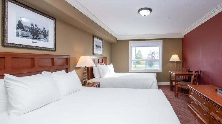Lakeview Inn & Suites Edson Arpt West Room