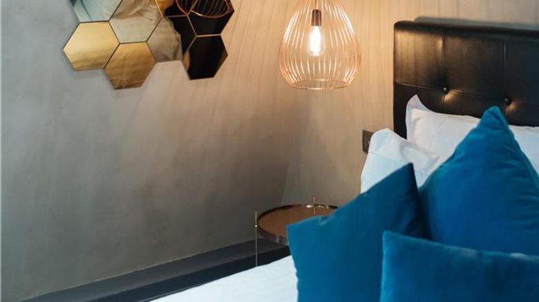 <b>Ze Hotel Room</b>. Images powered by <a href="https://iceportal.shijigroup.com/" title="IcePortal" target="_blank">IcePortal</a>.