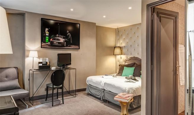 Ze Hotel Room