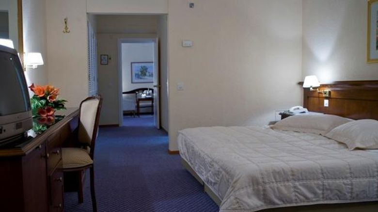 <b>Corfu Palace Hotel Garitsa Bay Suite</b>. Images powered by <a href="https://iceportal.shijigroup.com/" title="IcePortal" target="_blank">IcePortal</a>.