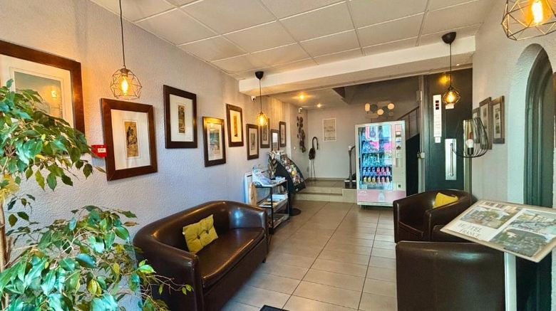 <b>Inter Hotel De France Restaurant</b>. Images powered by <a href="https://iceportal.shijigroup.com/" title="IcePortal" target="_blank">IcePortal</a>.