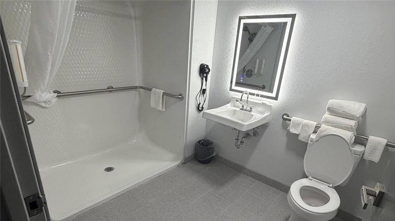 <b>Super 8 Springfield/Battlefield Room</b>. Images powered by <a href="https://iceportal.shijigroup.com/" title="IcePortal" target="_blank">IcePortal</a>.