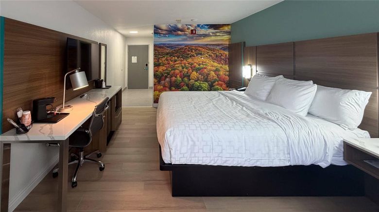 <b>Super 8 Springfield/Battlefield Room</b>. Images powered by <a href="https://iceportal.shijigroup.com/" title="IcePortal" target="_blank">IcePortal</a>.