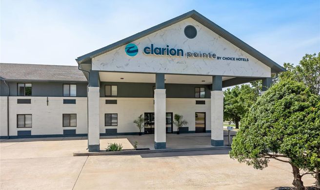 Clarion Pointe Springfield Southeast Exterior