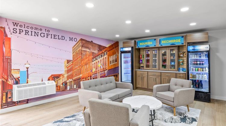 Clarion Pointe Springfield Southeast Lobby