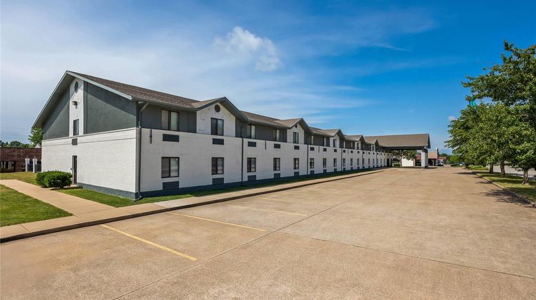 <b>Clarion Pointe Springfield Southeast Exterior</b>. Images powered by <a href="https://iceportal.shijigroup.com/" title="IcePortal" target="_blank">IcePortal</a>.