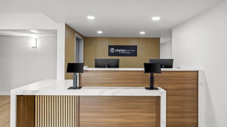 <b>Clarion Pointe Springfield Southeast Lobby</b>. Images powered by <a href="https://iceportal.shijigroup.com/" title="IcePortal" target="_blank">IcePortal</a>.