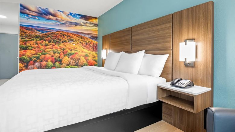 <b>Clarion Pointe Springfield Southeast Room</b>. Images powered by <a href="https://iceportal.shijigroup.com/" title="IcePortal" target="_blank">IcePortal</a>.