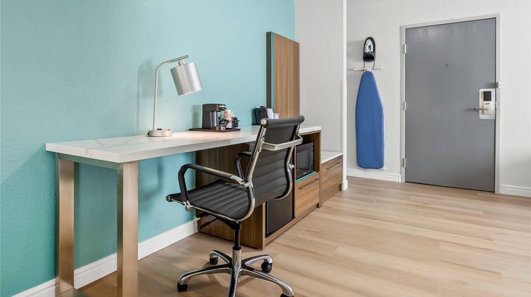 Clarion Pointe Springfield Southeast Suite