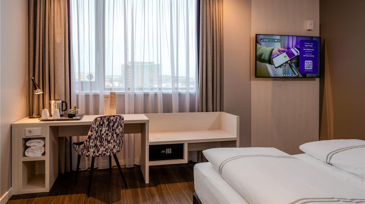 Super 8 by Wyndham Koblenz Room