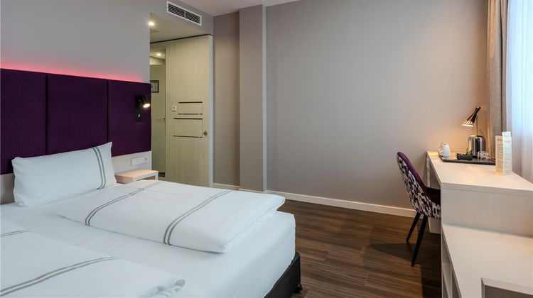 Super 8 by Wyndham Koblenz Room
