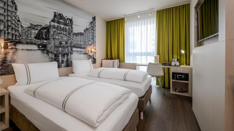 Super 8 by Wyndham Hamburg Mitte Room