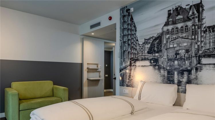 Super 8 by Wyndham Hamburg Mitte Room