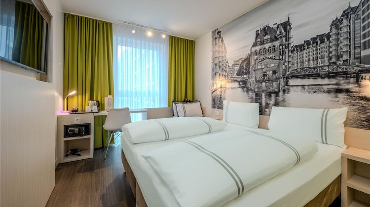Super 8 by Wyndham Hamburg Mitte Room