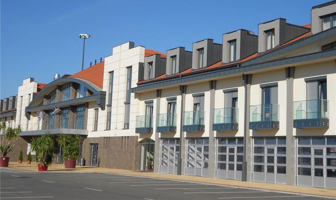 Gokart Hotel & Restaurant Exterior