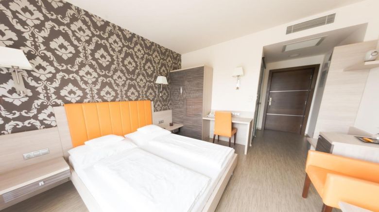 <b>Gokart Hotel & Restaurant Room</b>. Images powered by <a href="https://iceportal.shijigroup.com/" title="IcePortal" target="_blank">IcePortal</a>.