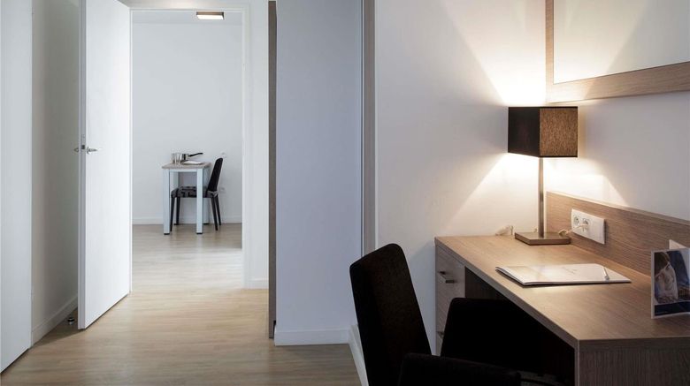 <b>Adagio Access Massy Palaiseau Room</b>. Images powered by <a href="https://iceportal.shijigroup.com/" title="IcePortal" target="_blank">IcePortal</a>.