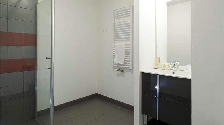 <b>Adagio Access Massy Palaiseau Room</b>. Images powered by <a href="https://iceportal.shijigroup.com/" title="IcePortal" target="_blank">IcePortal</a>.