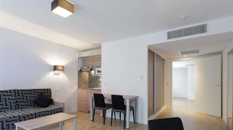 <b>Adagio Access Massy Palaiseau Room</b>. Images powered by <a href="https://iceportal.shijigroup.com/" title="IcePortal" target="_blank">IcePortal</a>.