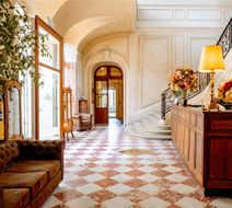 Chateau d'Ermenonville Lobby
