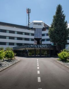 Everness Hotel & Resort