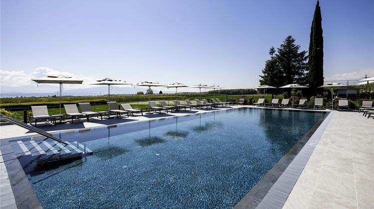 Everness Hotel & Resort Pool