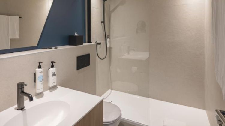 Everness Hotel & Resort Room