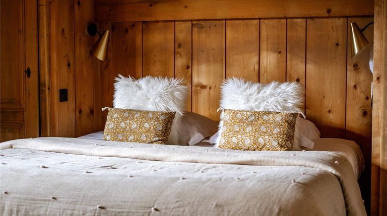 <b>Les Roches Hotel & Spa Room</b>. Images powered by <a href="https://iceportal.shijigroup.com/" title="IcePortal" target="_blank">IcePortal</a>.