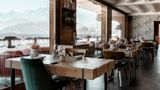 <b>Les Roches Hotel & Spa Restaurant</b>. Images powered by <a href="https://iceportal.shijigroup.com/" title="IcePortal" target="_blank">IcePortal</a>.