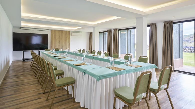 <b>Caloura Hotel Resort Meeting</b>. Images powered by <a href="https://iceportal.shijigroup.com/" title="IcePortal" target="_blank">IcePortal</a>.