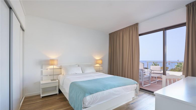<b>Caloura Hotel Resort Suite</b>. Images powered by <a href="https://iceportal.shijigroup.com/" title="IcePortal" target="_blank">IcePortal</a>.