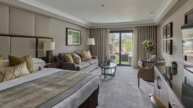 <b>St Pierre Park Hotel Suite</b>. Images powered by <a href="https://iceportal.shijigroup.com/" title="IcePortal" target="_blank">IcePortal</a>.