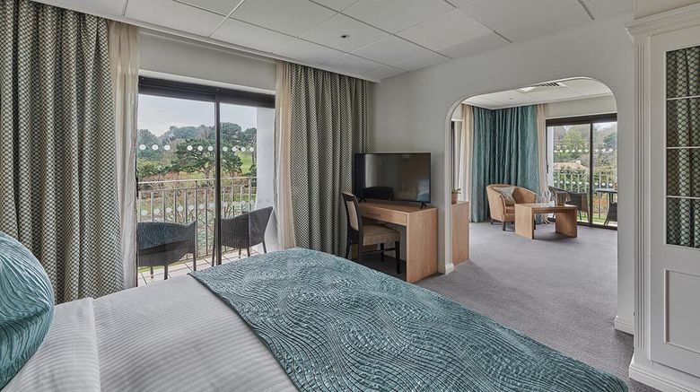 <b>St Pierre Park Hotel Suite</b>. Images powered by <a href="https://iceportal.shijigroup.com/" title="IcePortal" target="_blank">IcePortal</a>.
