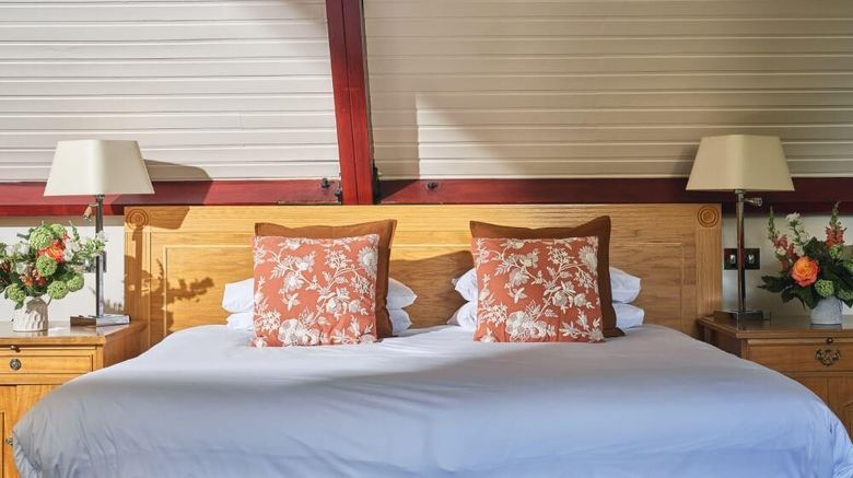 <b>Ettington Park Hotel, Warwickshire Room</b>. Images powered by <a href="https://iceportal.shijigroup.com/" title="IcePortal" target="_blank">IcePortal</a>.