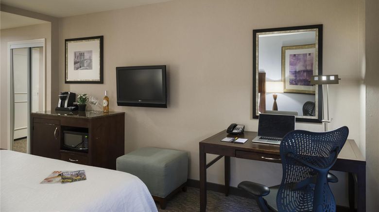 <b>Hilton Garden Inn Tribeca Room</b>. Images powered by <a href="https://iceportal.shijigroup.com/" title="IcePortal" target="_blank">IcePortal</a>.