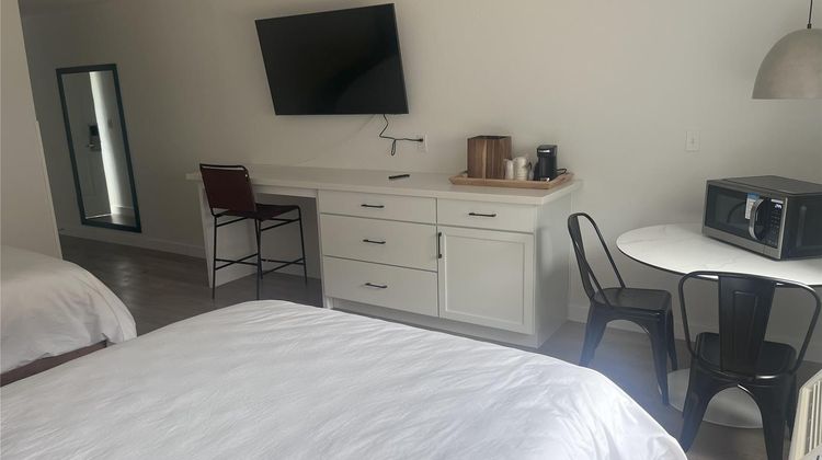 King Oscar Motel Room