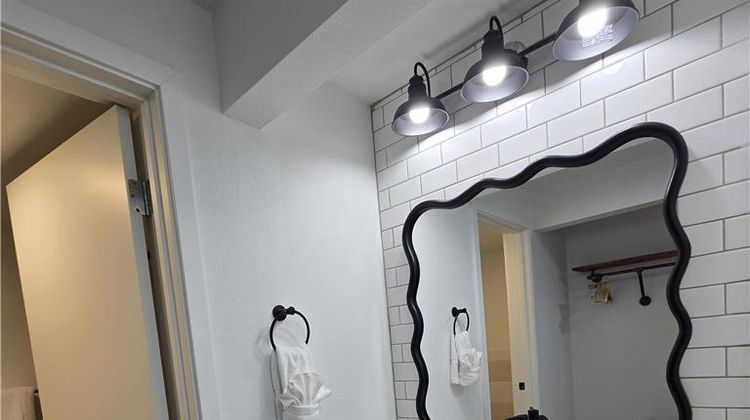 King Oscar Motel Room