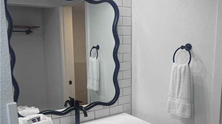 King Oscar Motel Room