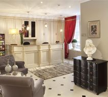 Hotel des Comedies Lobby