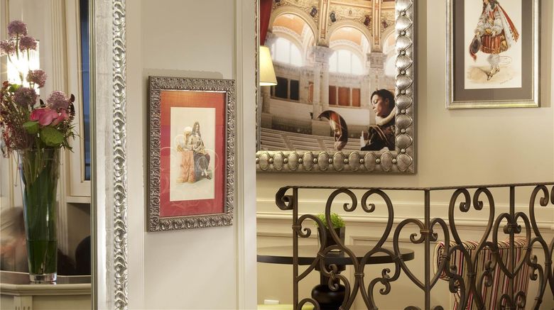 <b>Hotel des Comedies Lobby</b>. Images powered by <a href="https://iceportal.shijigroup.com/" title="IcePortal" target="_blank">IcePortal</a>.