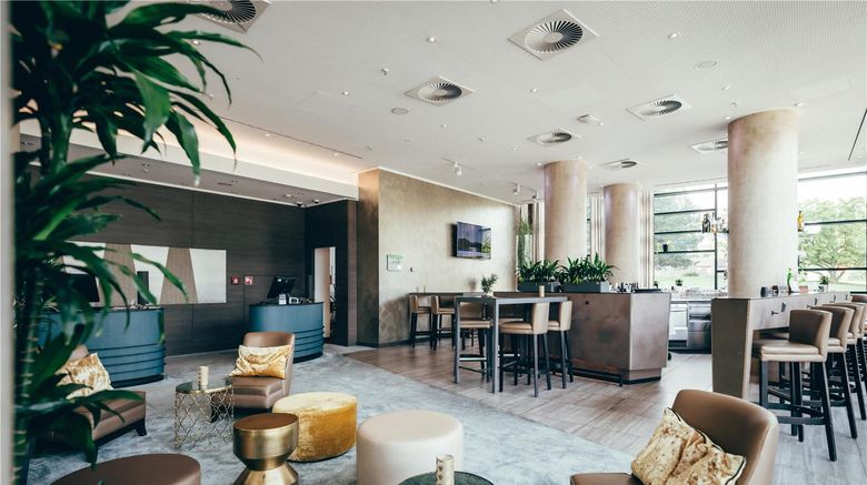 <b>Radisson Blu Hotel, Bonn Restaurant</b>. Images powered by <a href="https://iceportal.shijigroup.com/" title="IcePortal" target="_blank">IcePortal</a>.