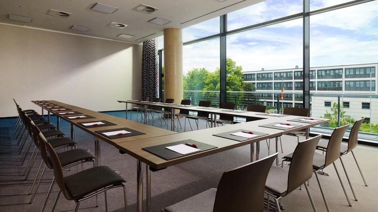 <b>Radisson Blu Hotel, Bonn Meeting</b>. Images powered by <a href="https://iceportal.shijigroup.com/" title="IcePortal" target="_blank">IcePortal</a>.