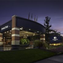 DoubleTree by Hilton Akron Fairlawn