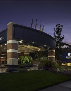 DoubleTree by Hilton Akron Fairlawn