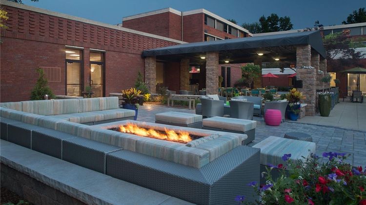 DoubleTree by Hilton Akron Fairlawn Exterior