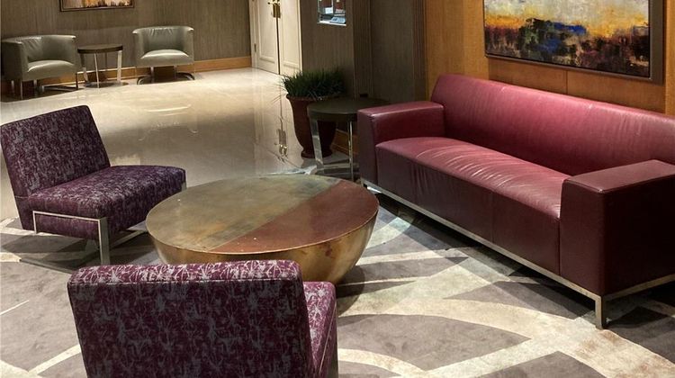 DoubleTree by Hilton Akron Fairlawn Lobby