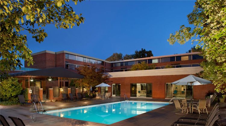 DoubleTree by Hilton Akron Fairlawn Pool